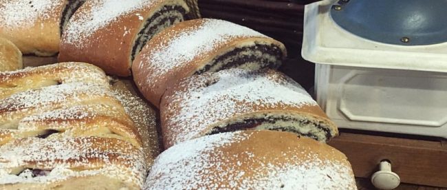 Moms Baking Company Streudel